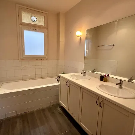 Проживание в семье 25m2 Ultra Cosy 17e Париж